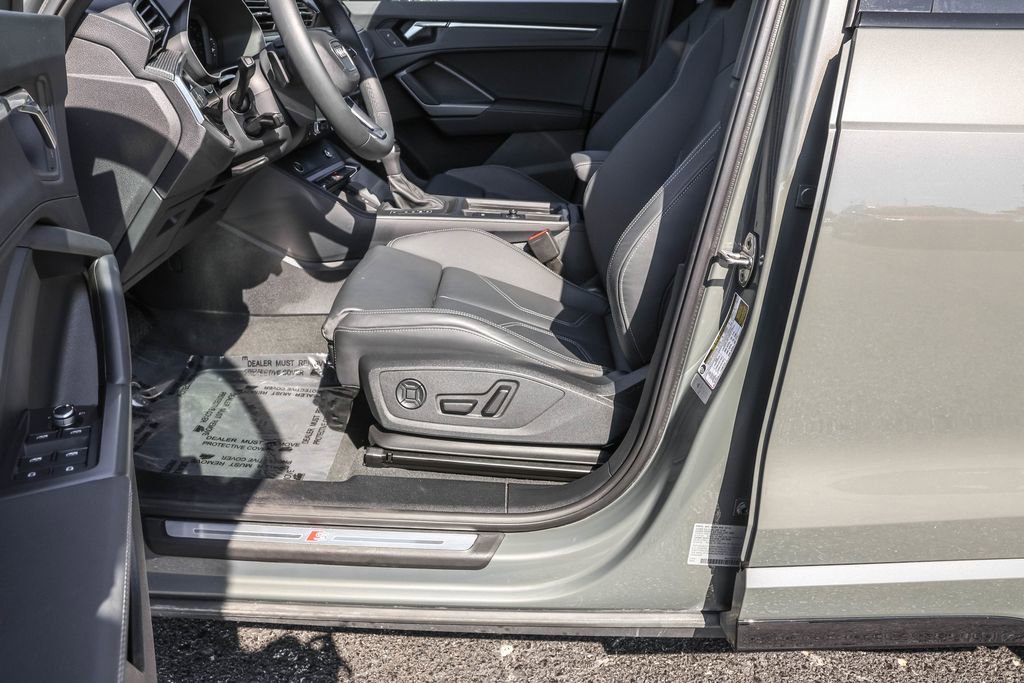 Used 2024 Audi Q3 2.0T Premium w/ Convenience Package image 28