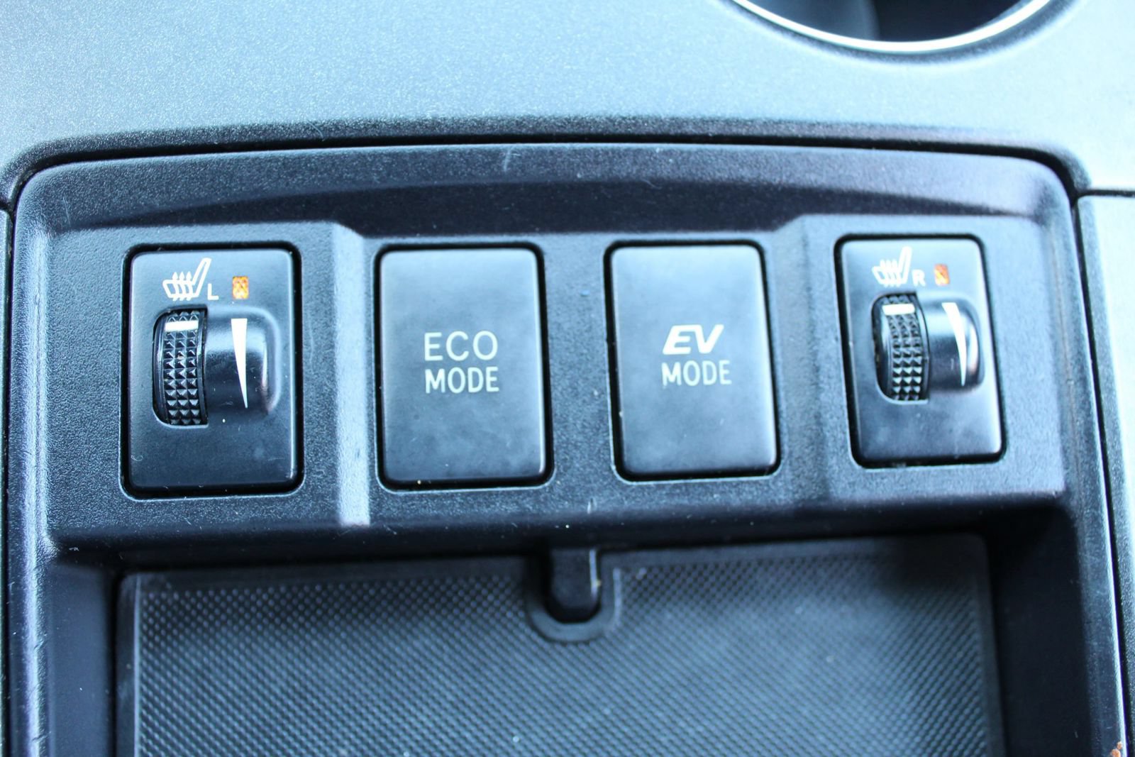 Used 2015 Toyota Camry XLE w/ Moonroof Package FWD image 23