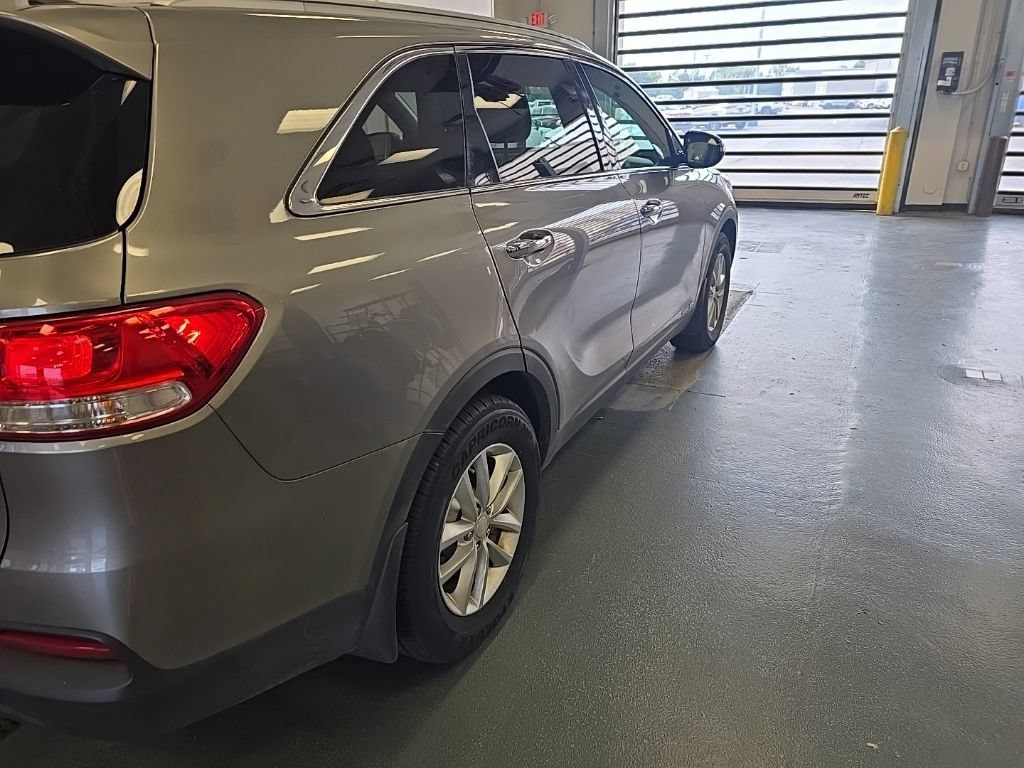 Used 2016 Kia Sorento LX AWD/4WD image 3