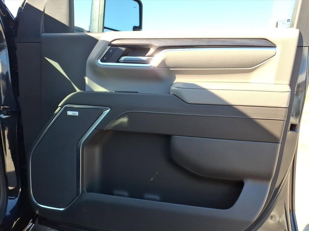 Used 2024 Chevrolet Silverado 2500 LTZ w/ LTZ Plus Package image 12