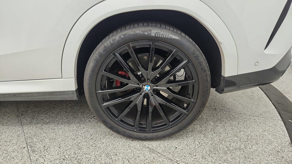 Used 2024 BMW X6 xDrive40i w/ Premium Package AWD/4WD image 16