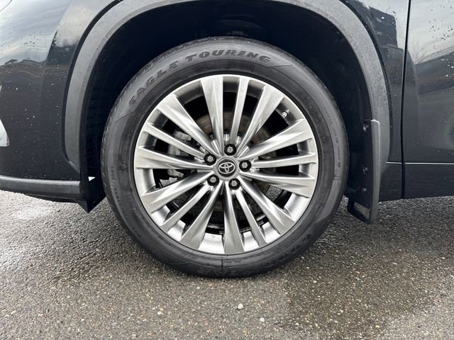 Used 2023 Toyota Highlander Platinum image 31