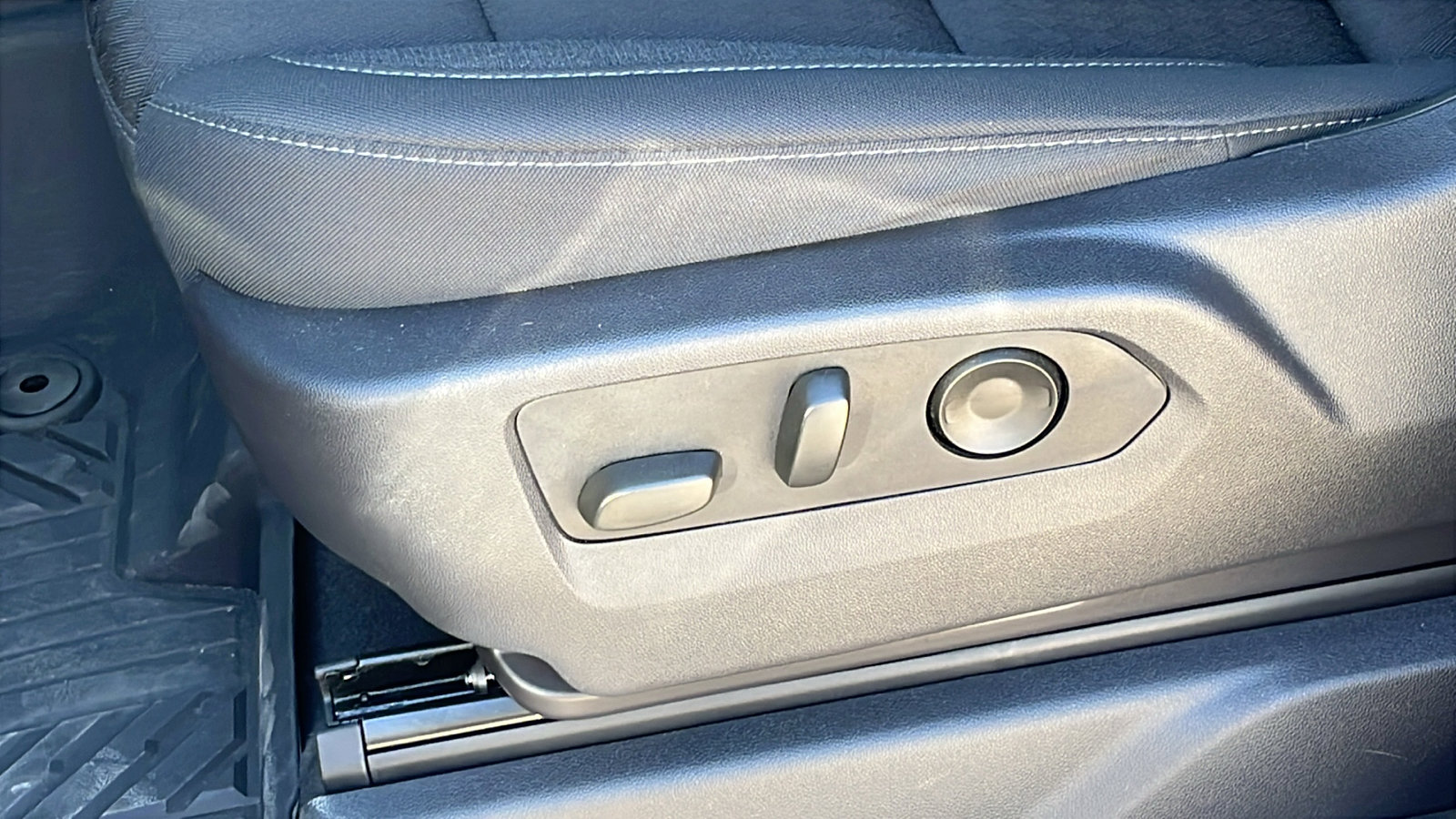 Used 2024 Chevrolet Silverado 1500 LT Trail Boss w/ LPO, Dark Essentials Package image 11