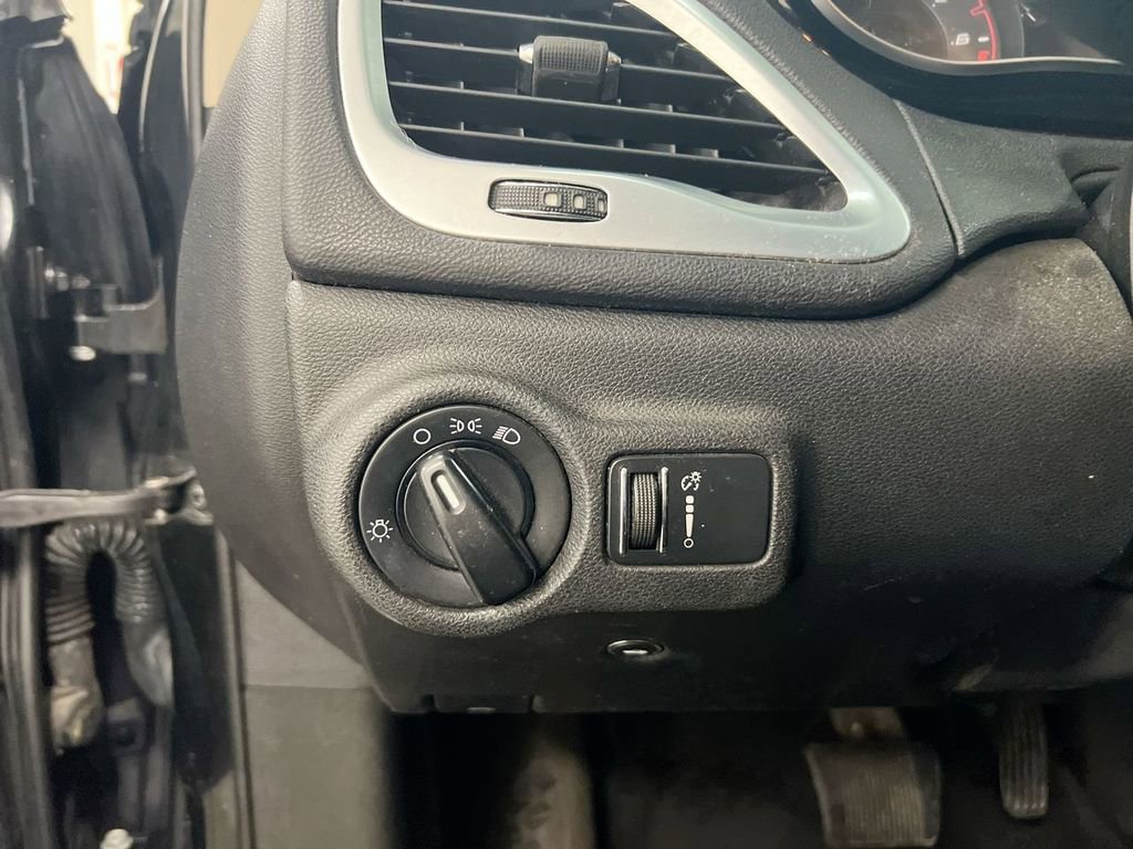 Used 2015 Dodge Dart SE w/ Convenience Group image 17