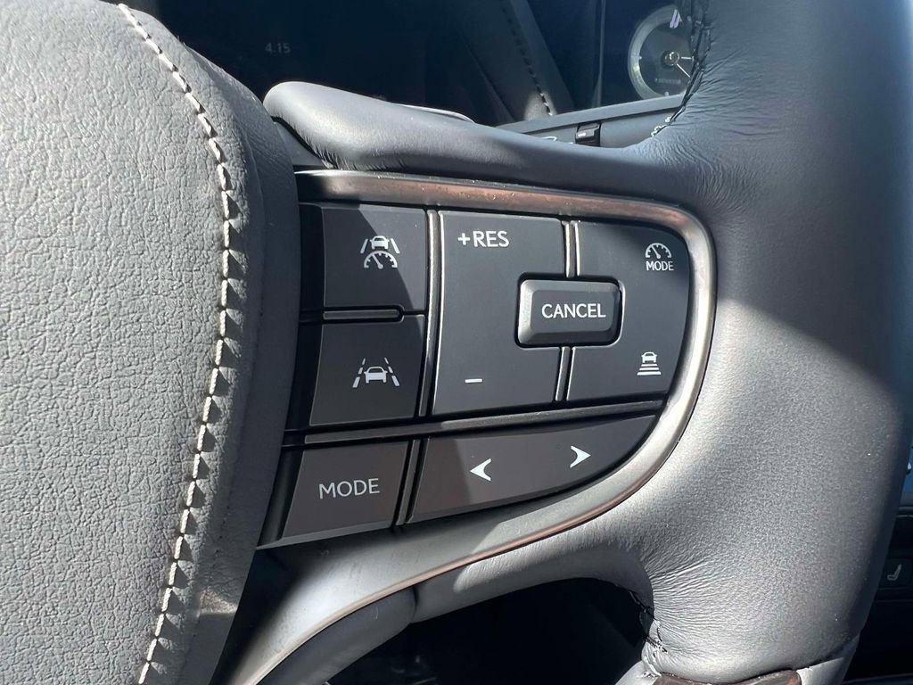 Certified 2025 Lexus LS 500 AWD w/ Luxury Package image 25