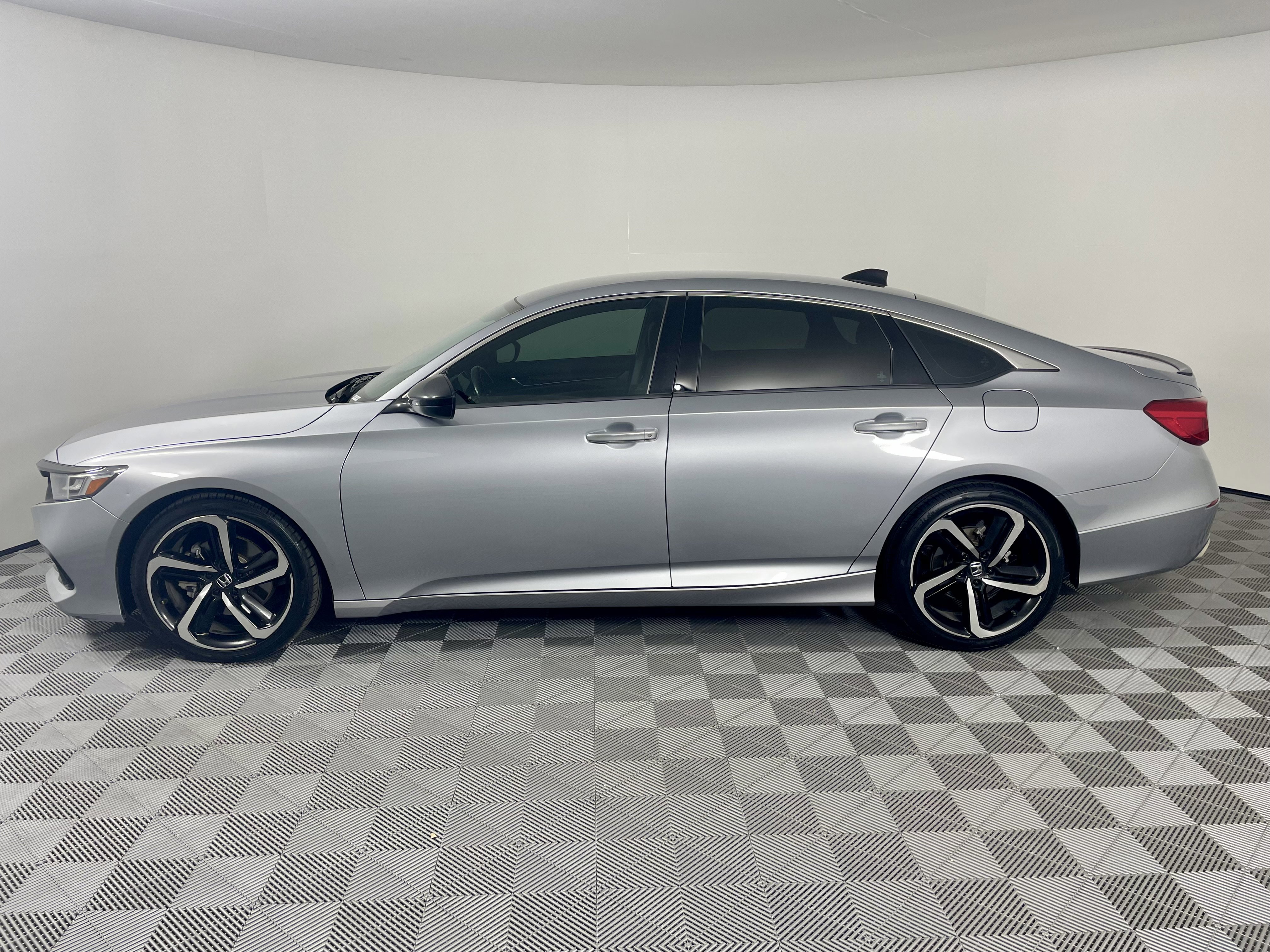 Used 2021 Honda Accord Sport image 2