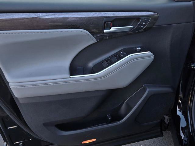 Certified 2026 Toyota Highlander Limited AWD/4WD image 9