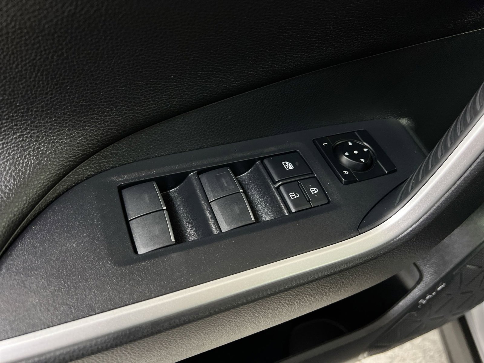 Used 2022 Toyota RAV4 XSE image 19