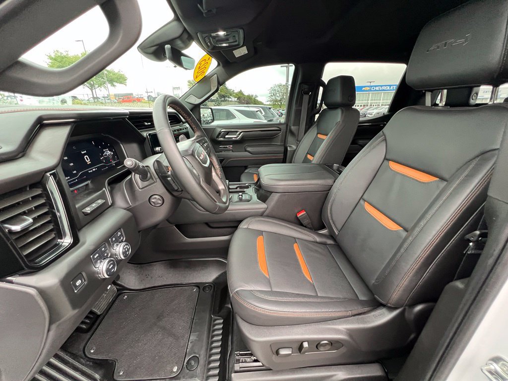 Used 2025 GMC Sierra 1500 AT4 w/ AT4 Premium Package AWD/4WD image 19