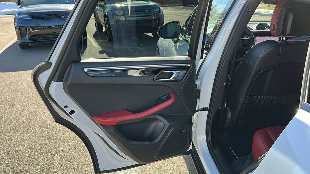 Used 2024 Porsche Macan Turbo image 22