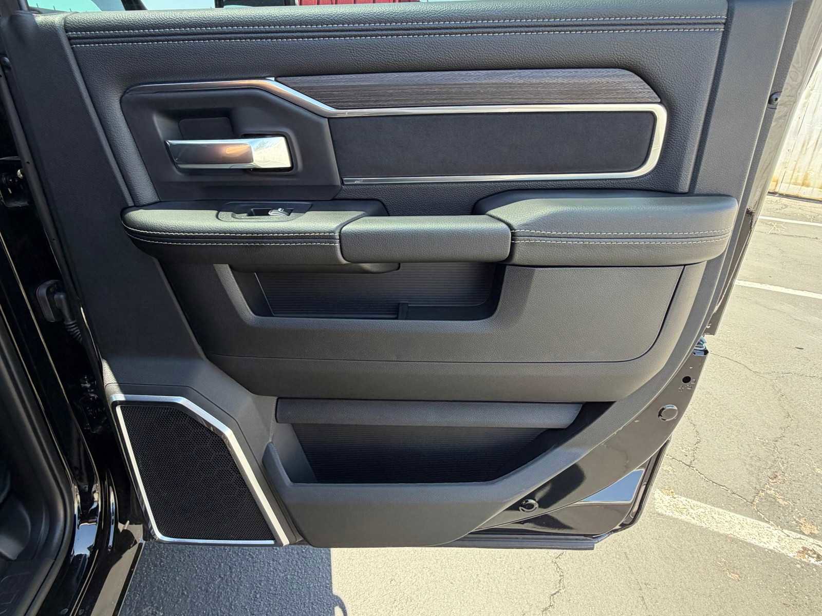 New 2026 RAM 2500 Laramie AWD/4WD image 19