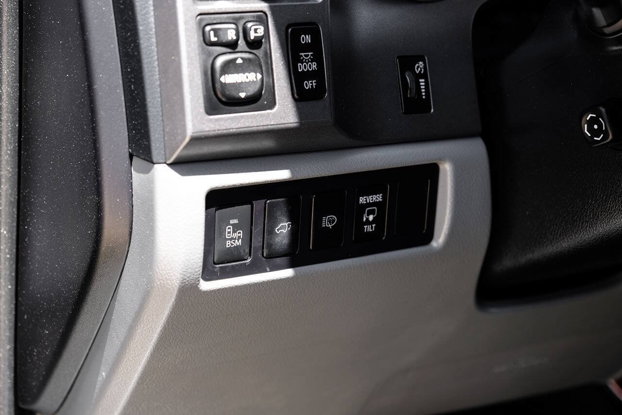 Used 2017 Toyota Sequoia Platinum AWD/4WD image 34