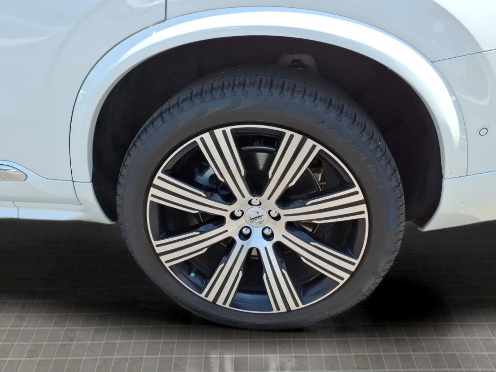 Used 2024 Volvo XC90 T8 Plus w/ Protection Package Premier AWD/4WD image 13