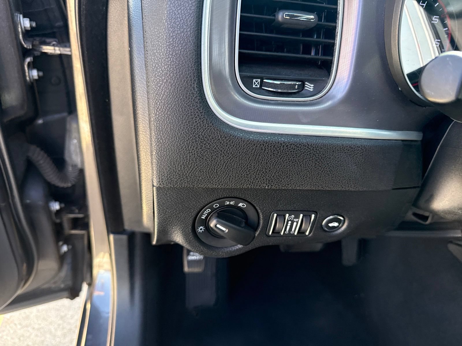 Used 2022 Dodge Charger SXT RWD image 15