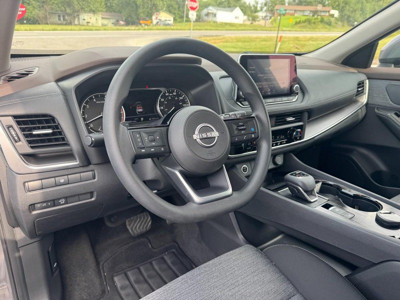 Used 2023 Nissan Rogue SV AWD/4WD image 11