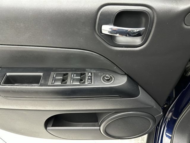 Used 2016 Jeep Patriot High Altitude FWD image 13