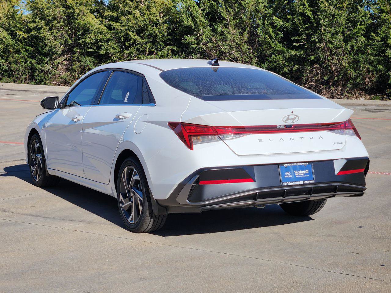 New 2026 Hyundai Elantra Limited FWD image 3