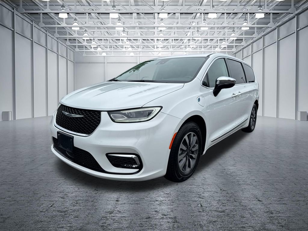Used 2023 Chrysler Pacifica Limited FWD image 3