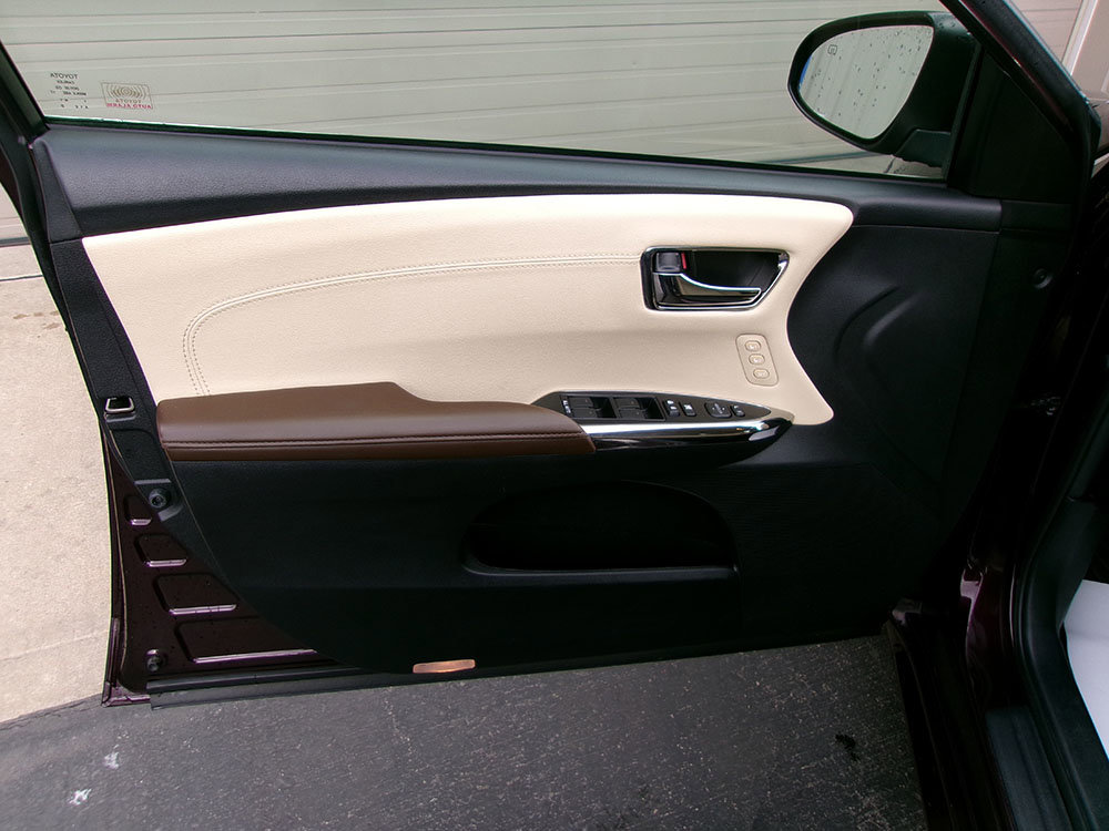 Used 2017 Toyota Avalon XLE Premium w/ Carpet Mat Package FWD image 17