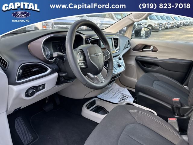 Used 2024 Chrysler Voyager LX image 22