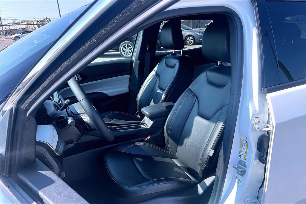 Used 2025 Jeep Compass Limited image 34