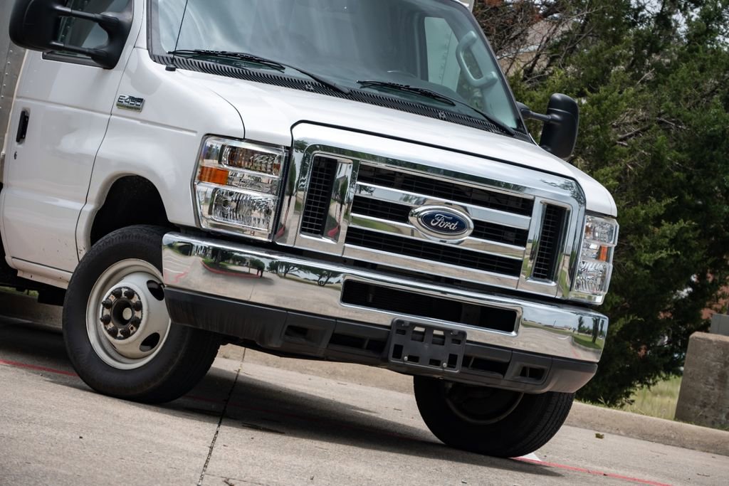 Used 2018 Ford E-450 and Econoline 450 Super Duty w/ Power Windows & Locks Group RWD image 12