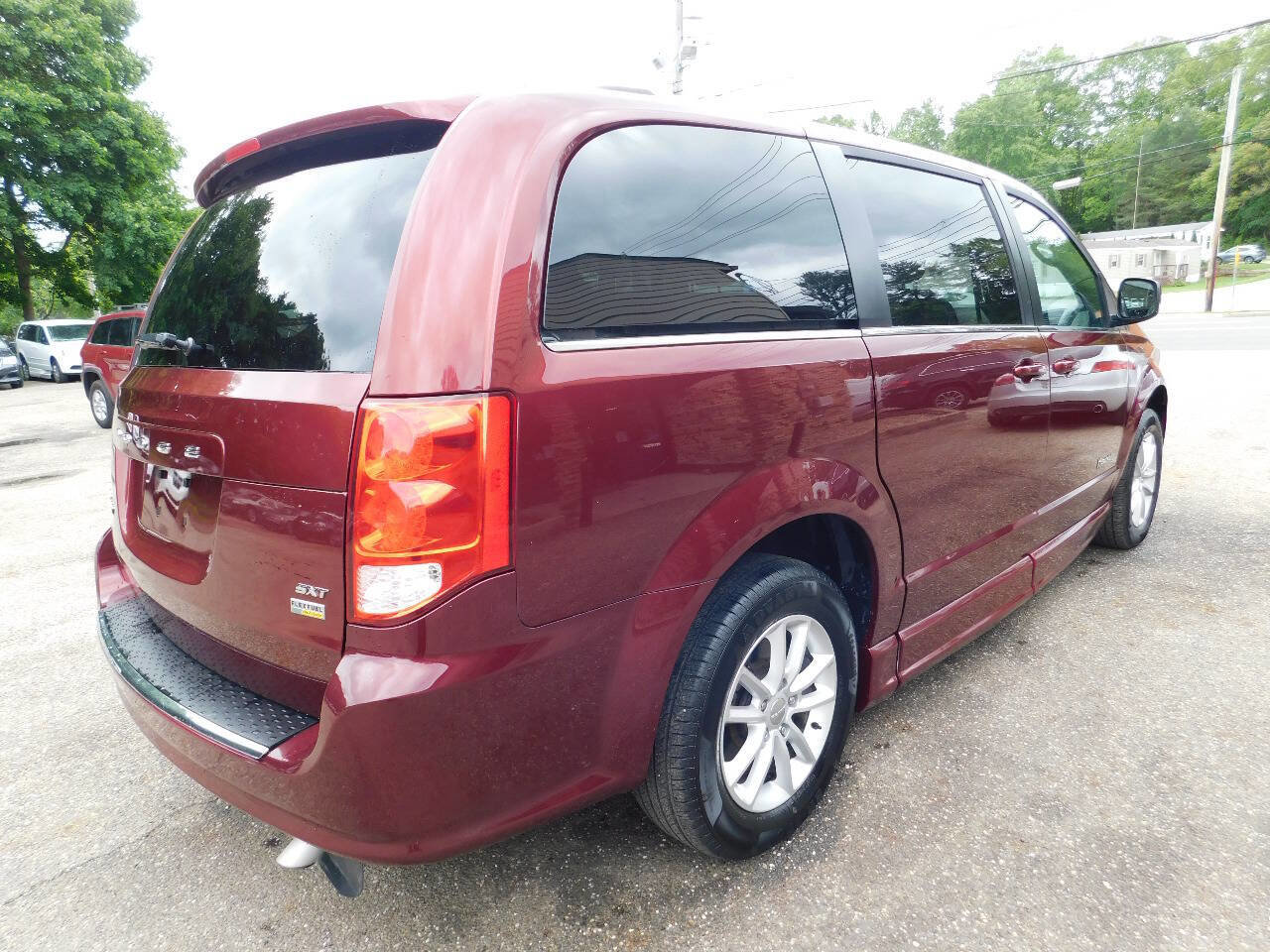 Used 2018 Dodge Grand Caravan SXT image 16