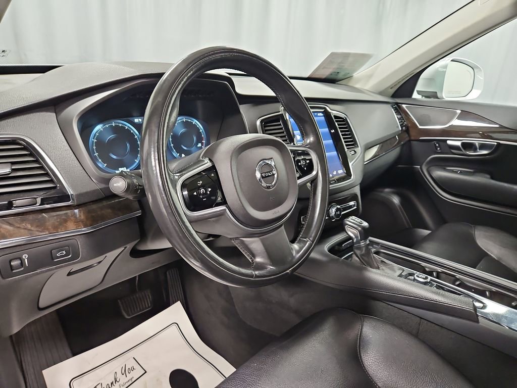 Used 2018 Volvo XC90 T6 Momentum w/ Convenience Package image 16