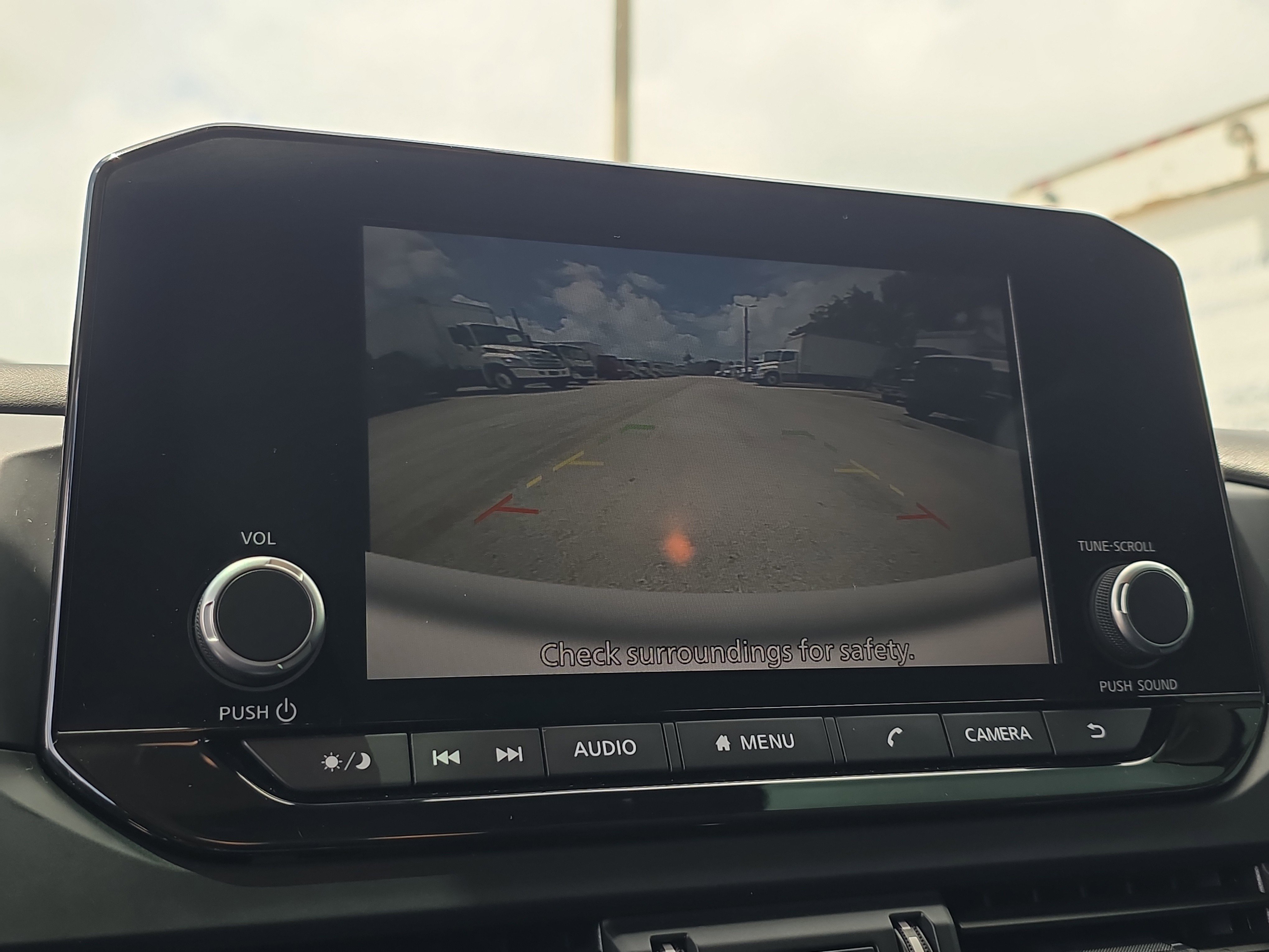 Used 2024 Nissan Pathfinder S image 32