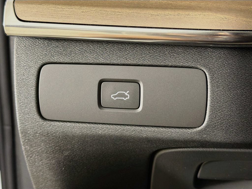 New 2026 Volvo XC90 B6 Core AWD/4WD image 10