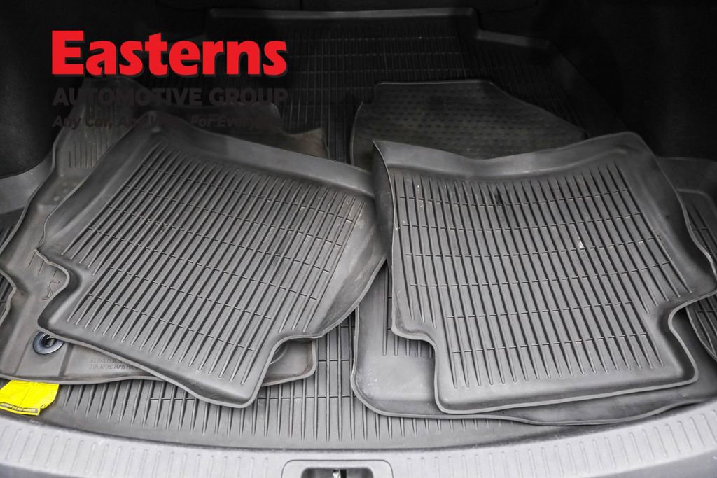 Used 2022 Toyota Corolla LE image 9