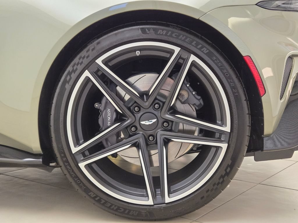 Used 2025 Aston Martin V8 Vantage Coupe RWD image 15