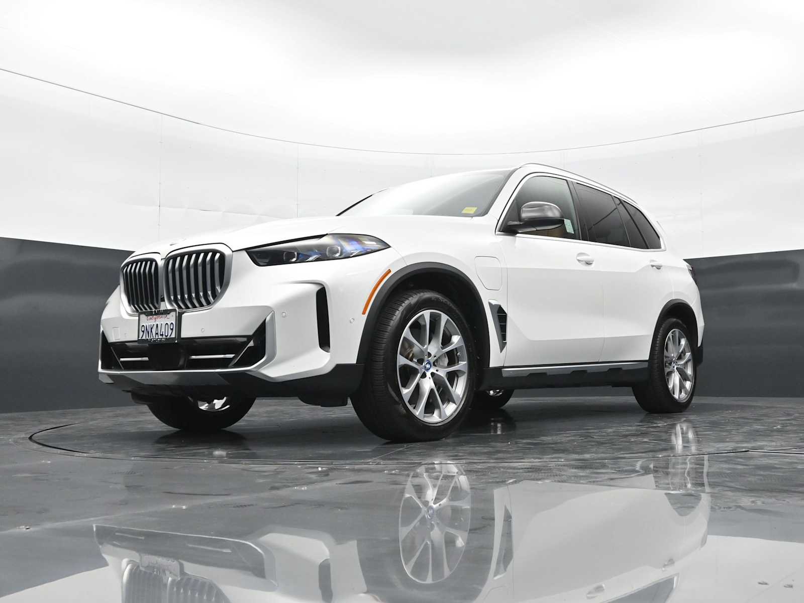 Used 2025 BMW X5 xDrive50e w/ Executive Package AWD/4WD image 25