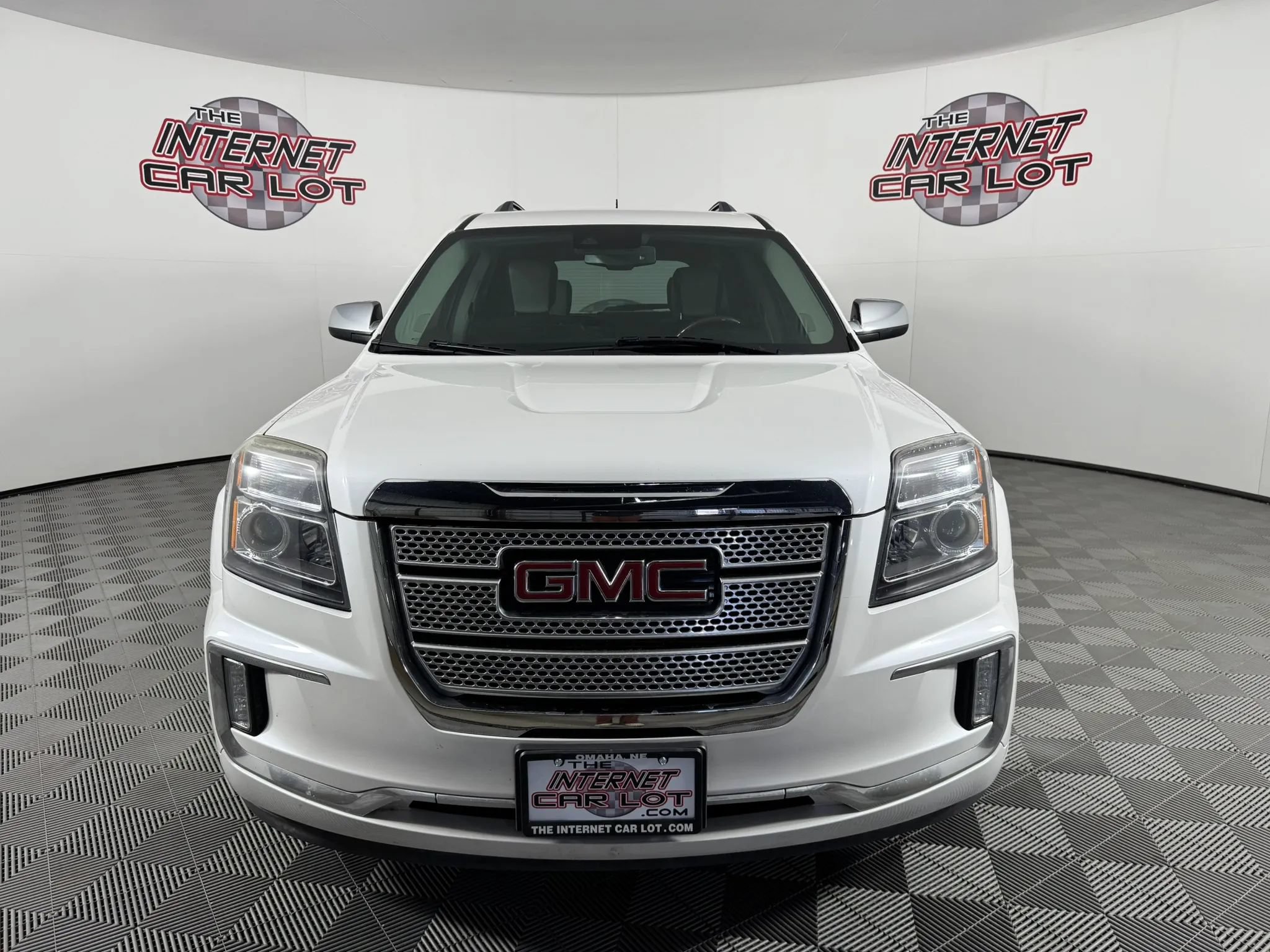 Used 2017 GMC Terrain Denali FWD image 2