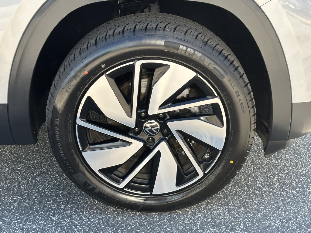 Used 2025 Volkswagen Atlas SE FWD image 13