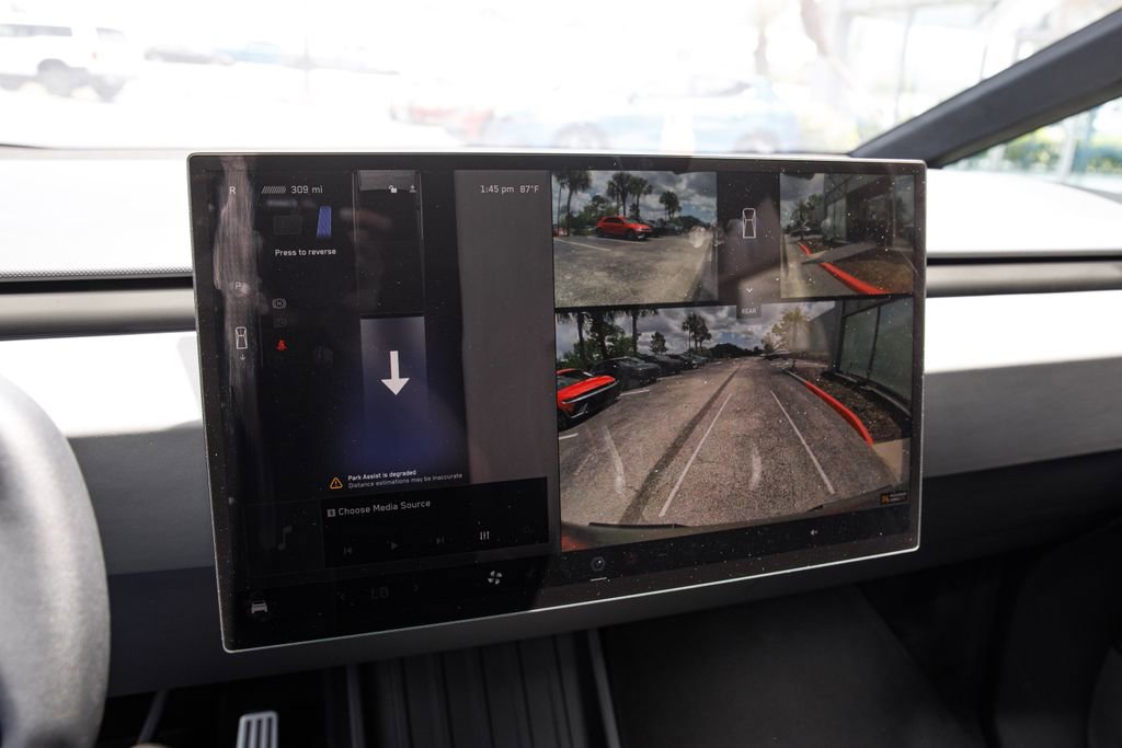 Used 2025 Tesla Cybertruck AWD Crew Cab image 31