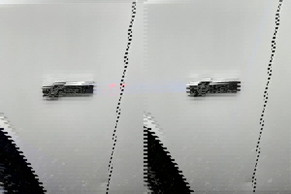 Used 2014 Dodge Challenger SXT RWD image 23