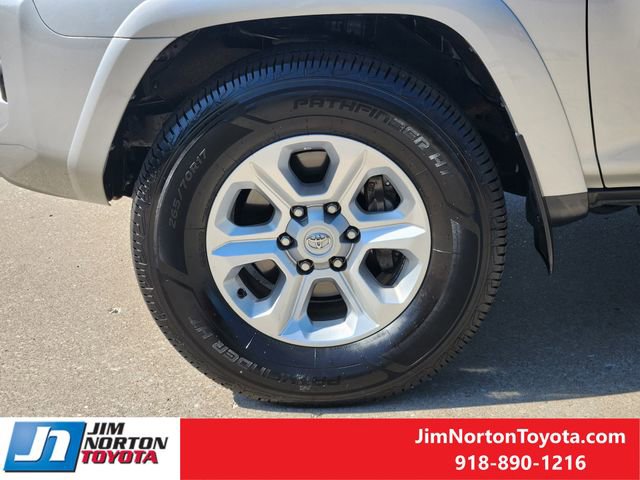 Used 2024 Toyota 4Runner SR5 AWD/4WD image 12