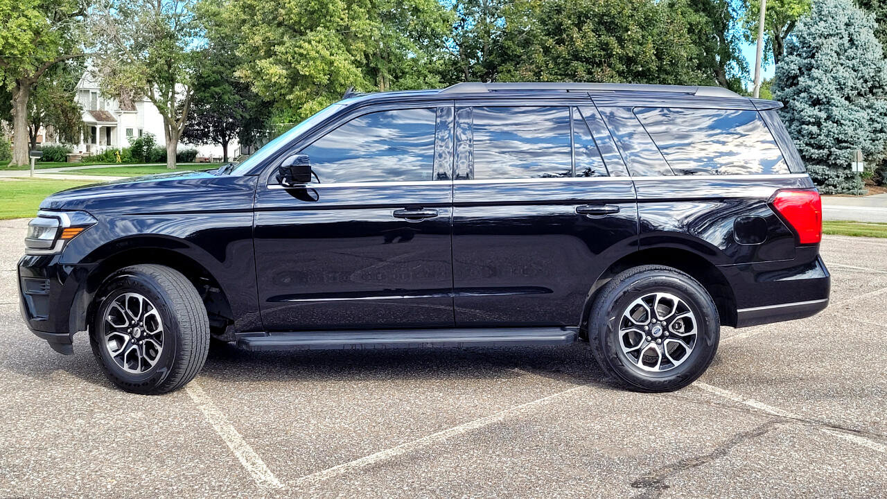 Used 2022 Ford Expedition XL image 2