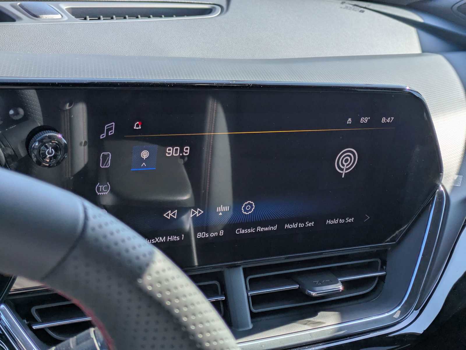 New 2026 Chevrolet Trax RS w/ Sunroof Package FWD image 31