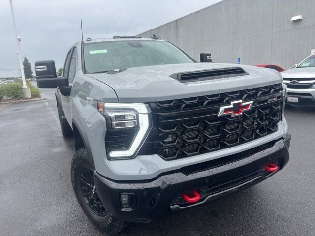 Used 2025 Chevrolet Silverado 2500 ZR2 w/ Technology Package image 4
