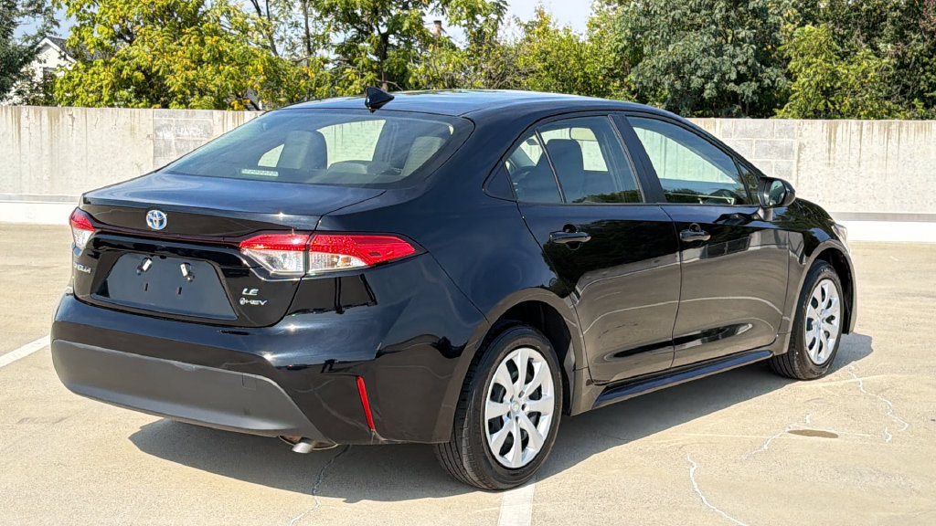 Used 2025 Toyota Corolla LE FWD image 4