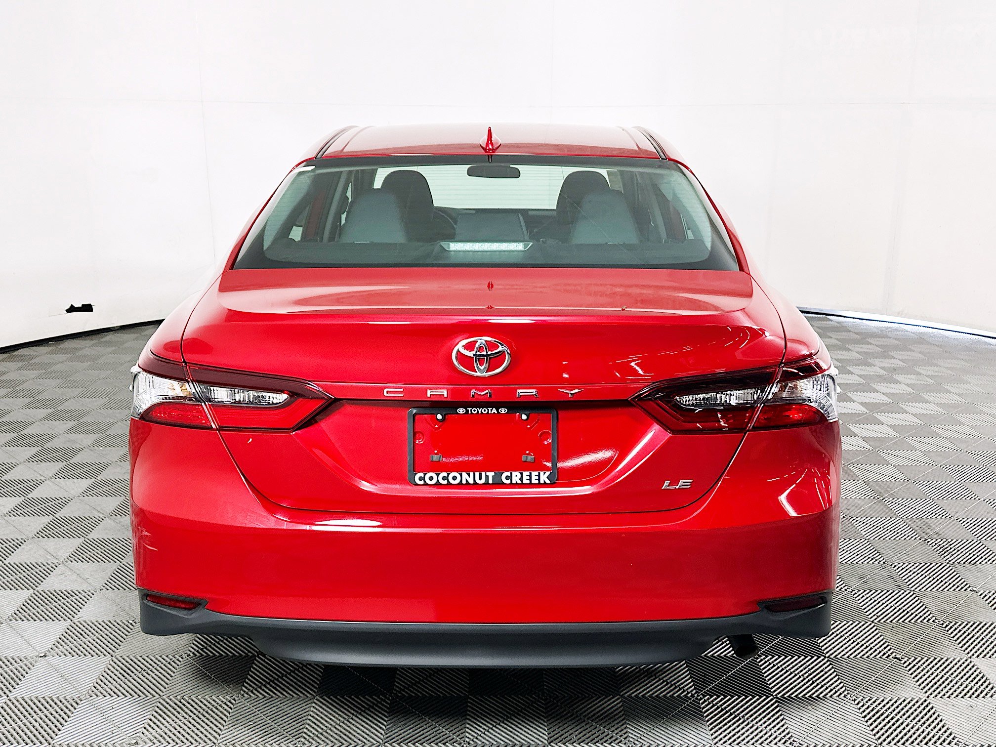 Used 2024 Toyota Camry LE FWD image 4