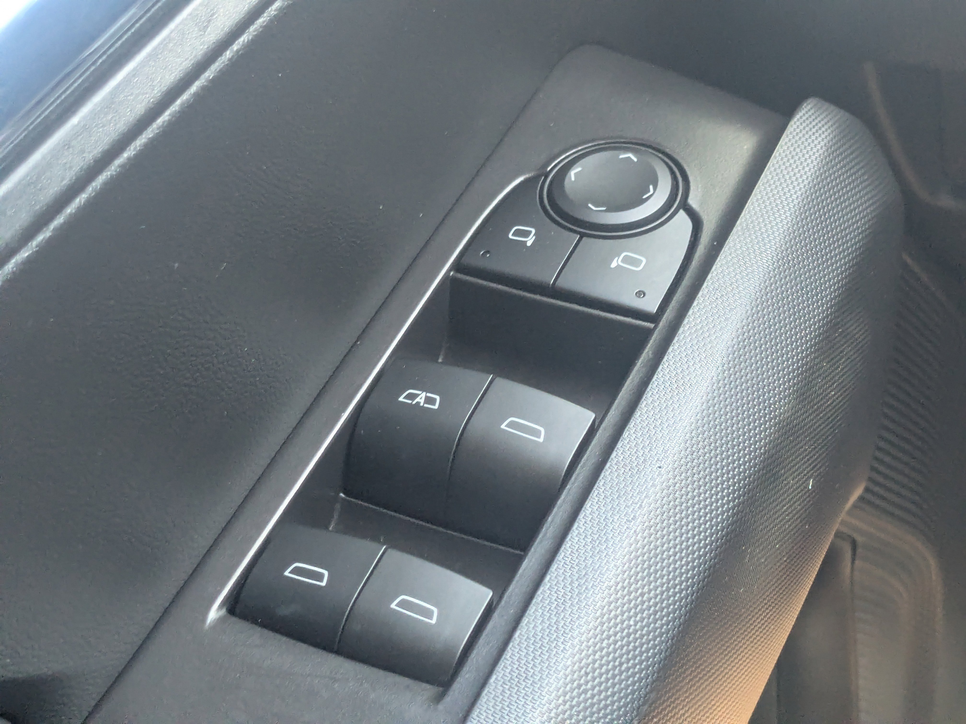 Used 2024 GMC Canyon Elevation w/ Elevation Premium Package image 29