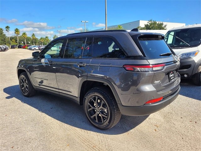 New 2025 Jeep Grand Cherokee Altitude image 11