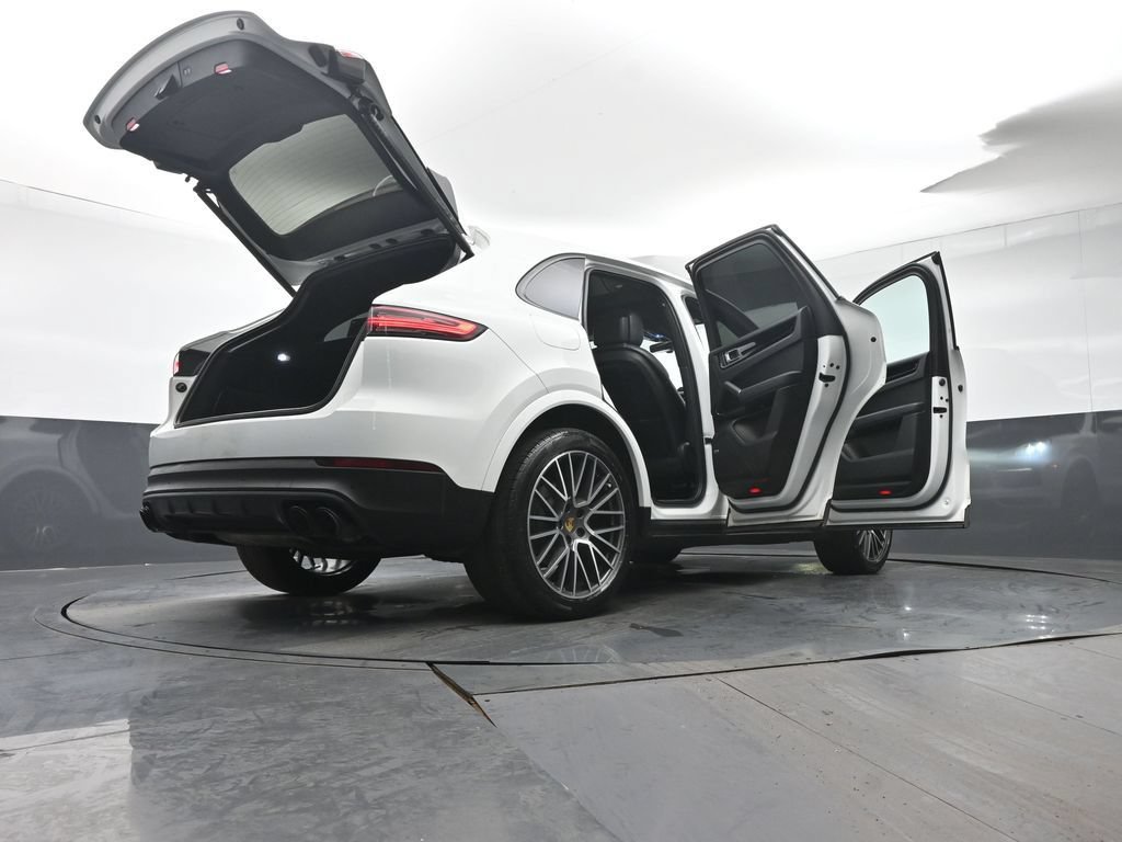 Used 2022 Porsche Cayenne AWD/4WD image 56