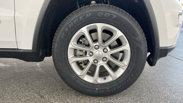 Used 2021 Jeep Grand Cherokee Laredo image 50