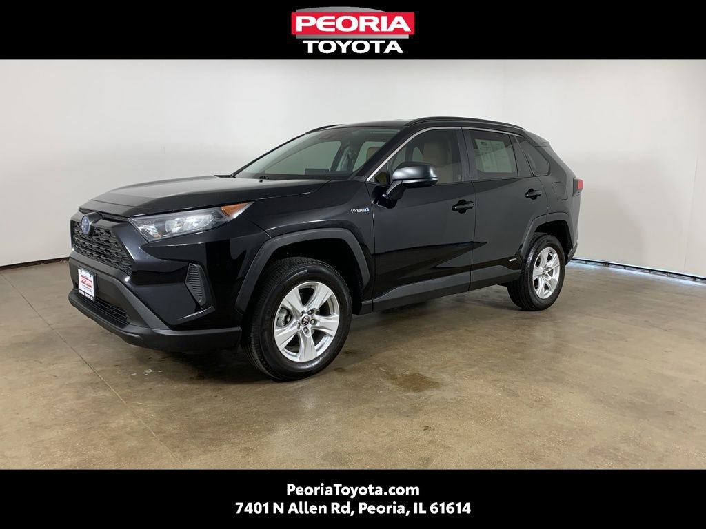 Used 2021 Toyota RAV4 LE image 1