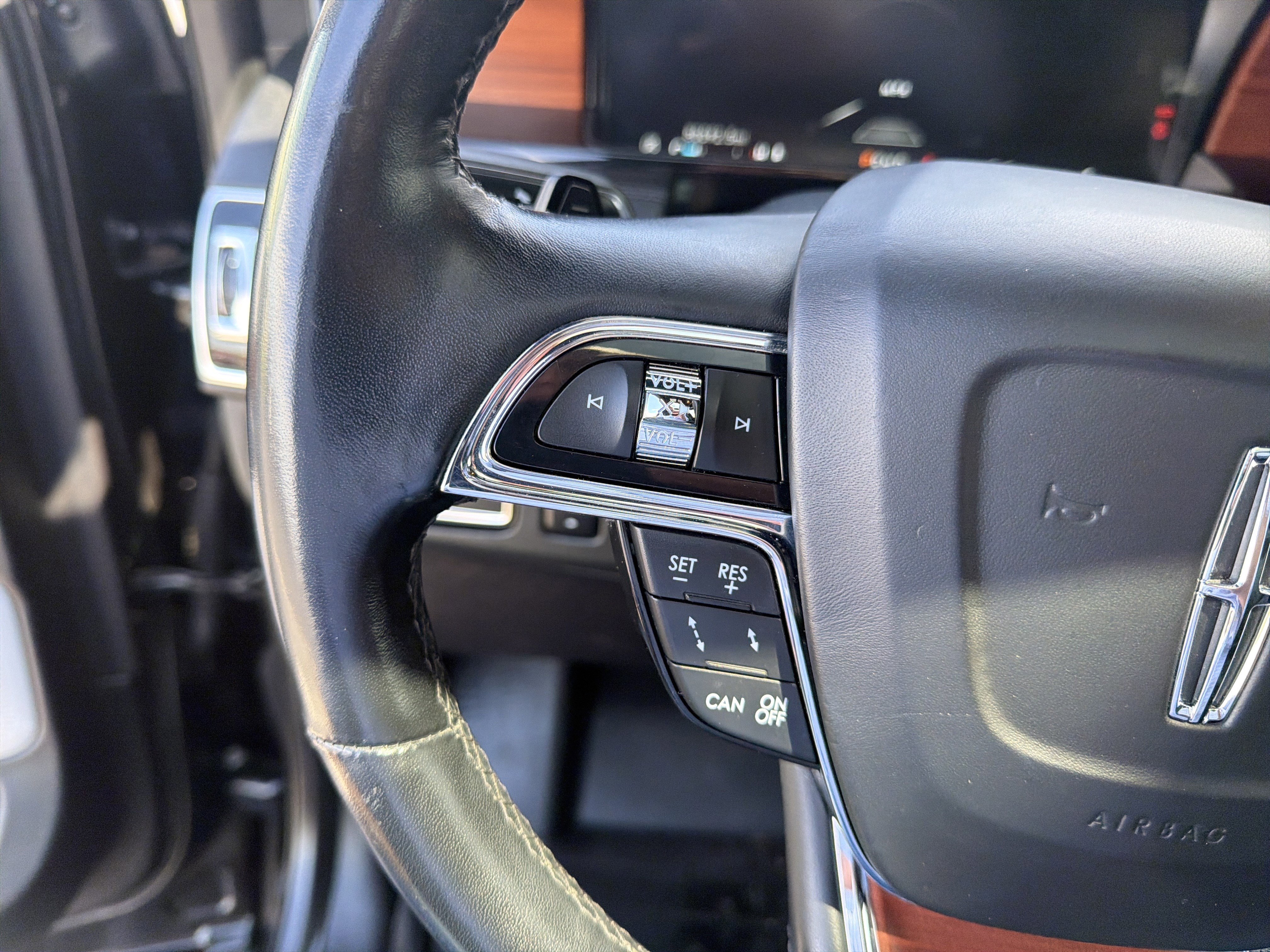 Used 2019 Lincoln Navigator Reserve AWD/4WD image 3