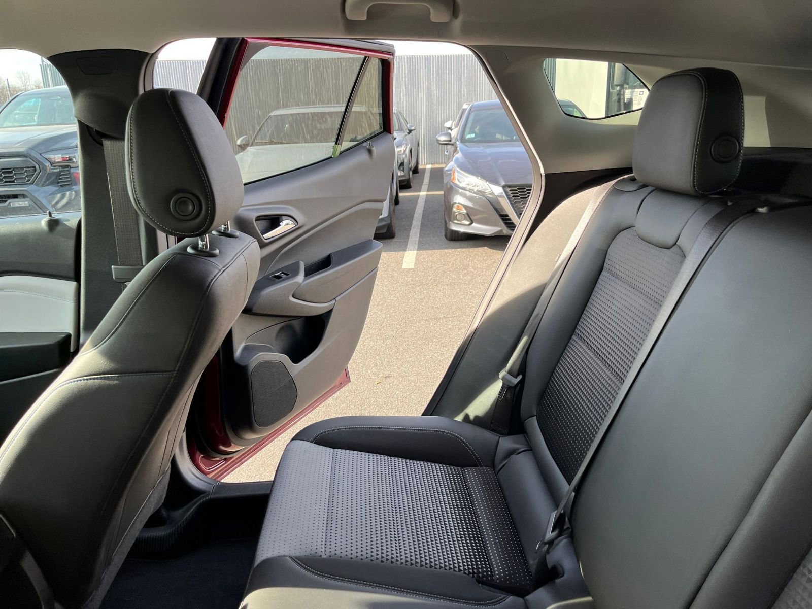 Used 2025 Chevrolet Trax LT w/ LT Convenience Package image 38